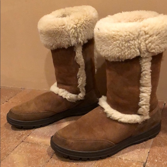 Sheepskin trimmed UGG boot with fur lining - Picture 4 of 7